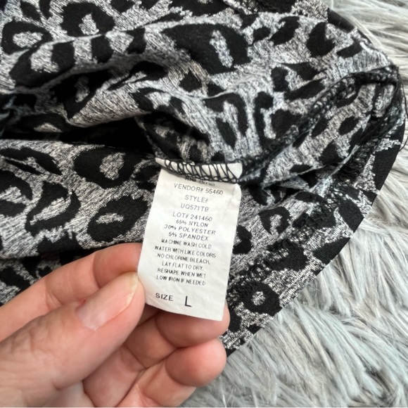 BKE Buckle Shirt Womens Large Cheetah Print Vneck Translucent Gray Black - Picture 6 of 7